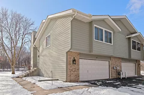 809 Buckingwood Ct, Chanhassen, MN 55317