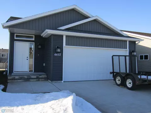 4457 19th St S, Moorhead, MN 56560