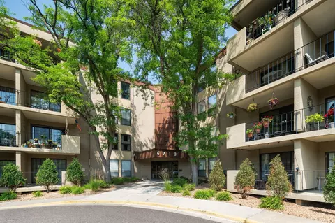 6710 Vernon Ave S #403, Edina, MN 55436