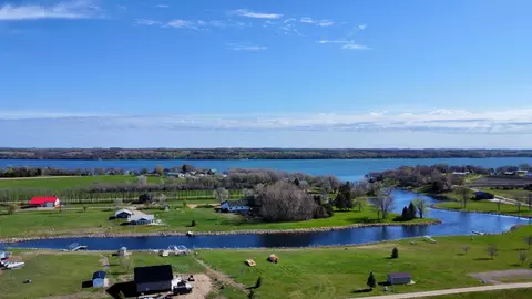 48117 Grace Ln, Big Stone City, SD 57216
