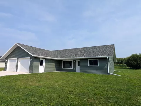106 Front St, Tracy, MN 56175