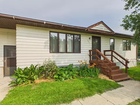 408 6th Ave SW, Warroad, MN 56763
