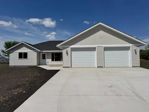 Exterior - 146 Front St, Tracy, MN 56175 photo 7 of 8