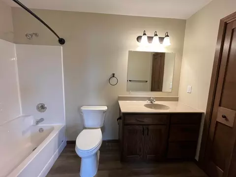 Bath - 146 Front St, Tracy, MN 56175 photo 1 of 1