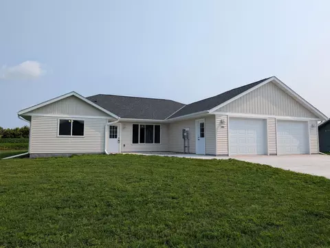 146 Front St, Tracy, MN 56175
