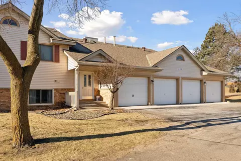 6239 Magda Dr #B, Maple Grove, MN 55369