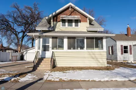 1537 7th Ave S, Fargo, ND 58103