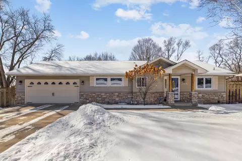 2414 Cedarwood Rdg, Minnetonka, MN 55305