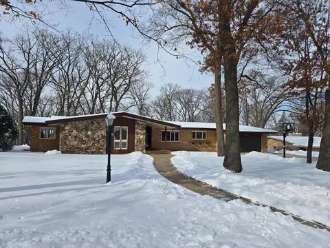 2011 Hillcrest Dr, Saint Cloud, MN 56303