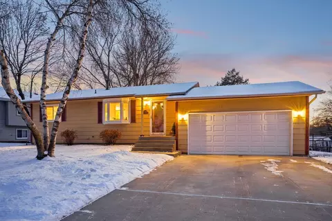 6990 Redwing Ln, Chanhassen, MN 55317