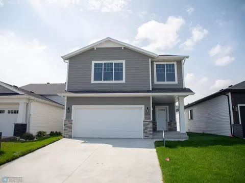 6052 8th St W, Fargo, ND 58047