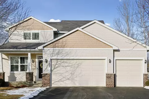 1607 Hackberry Ct, Carver, MN 55315