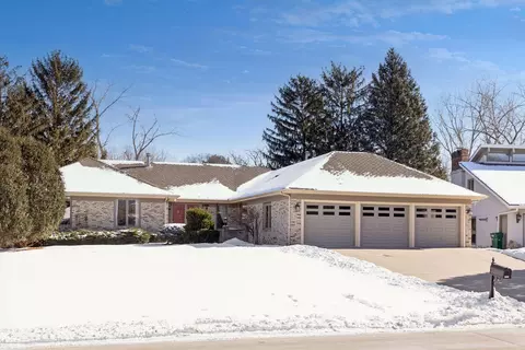 7509 Hyde Park Dr, Edina, MN 55439