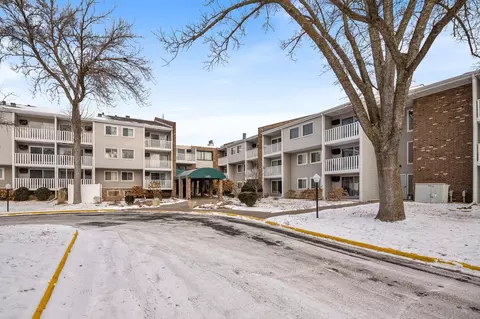 1601 N Innsbruck Dr #301NE, Fridley, MN 55432