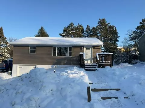 32 Knob Hill Dr, Virginia, MN 55792