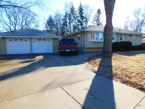 596 53 12 Ave NE, Fridley, MN 55421