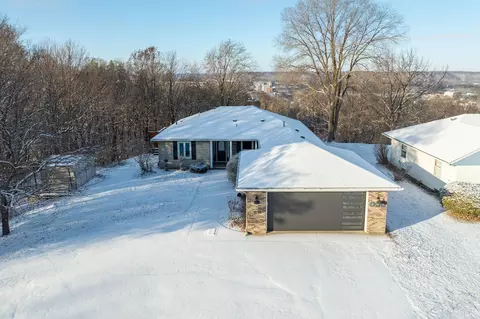 304 Woodshire Dr, Mankato, MN 56001