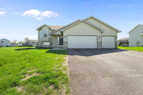 10056 Prescott Dr, Monticello, MN 55362