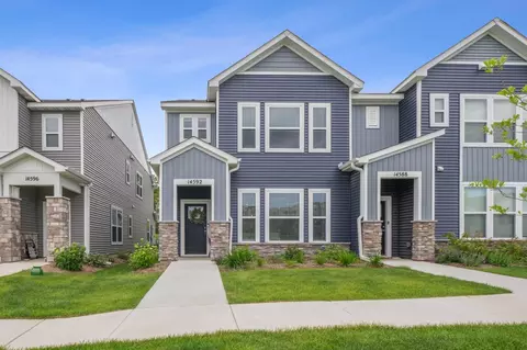 14592 Twin Lakes Cir, Burnsville, MN 55306