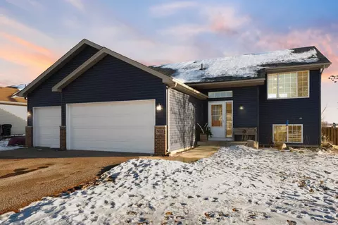 597 Knollwood St W, Annandale, MN 55302