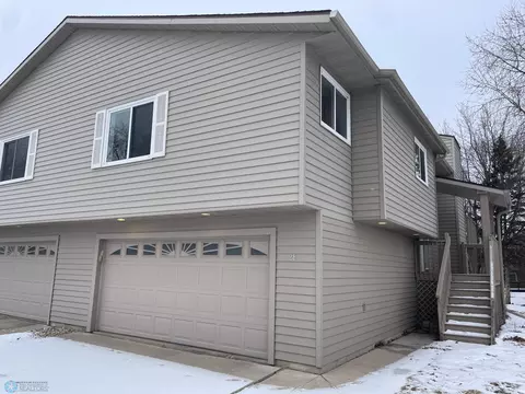 28 Fremont Dr S, Fargo, ND 58103