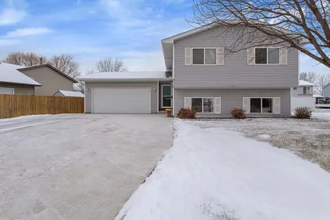 211 14th Ave NE, Buffalo, MN 55313