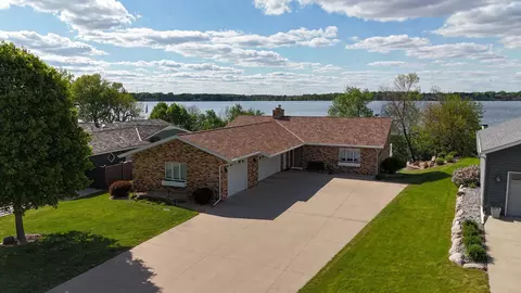 1606 S Shore Dr, Worthington, MN 56187