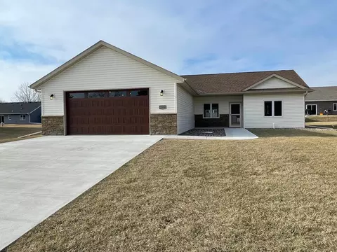 2390 Watertower Ln, Owatonna, MN 55060