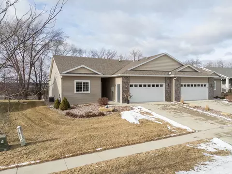 2624 Hawk Ridge Ct SE, Rochester, MN 55904