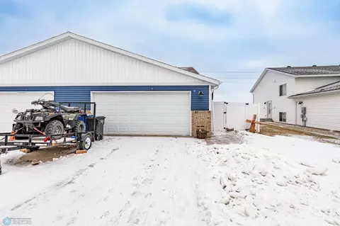 4834 51st Ave S, Fargo, ND 58104