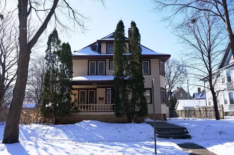 990 Ashland Ave, Saint Paul, MN 55104