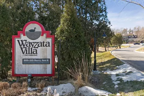 205 Barry Ave S #220, Wayzata, MN 55391
