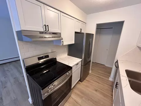 920 9th Ave S #6, Hopkins, MN 55343