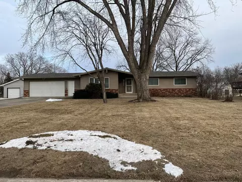 743 Summit Dr, Fairmont, MN 56031