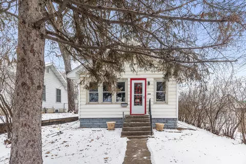 1698 Malvern St, Saint Paul, MN 55113