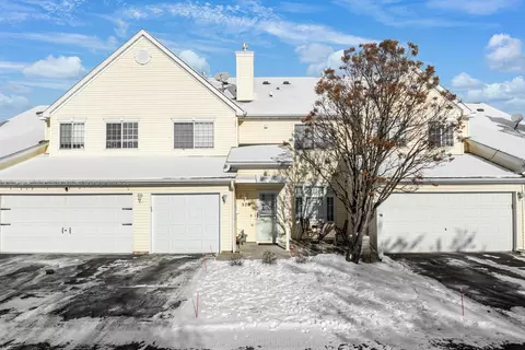 520 Aqua Cir, Circle Pines, MN 55014