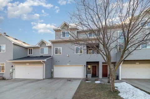 537 Woodduck Dr #E, Woodbury, MN 55125