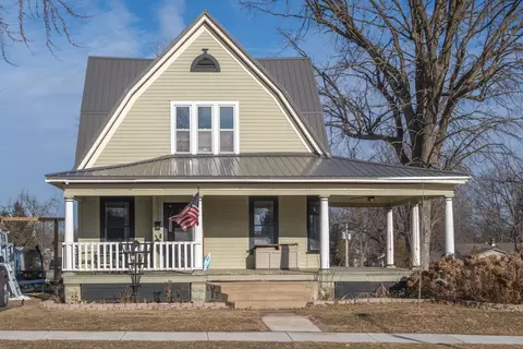 37 E La Salle Ave, Barron, WI 54812