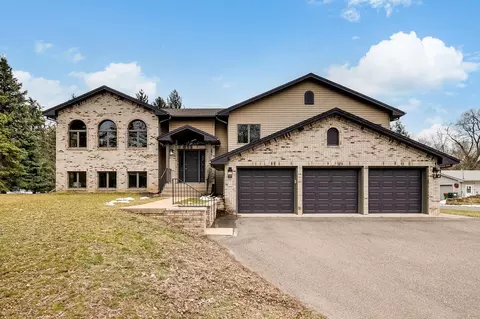 670 Griffin Ct, Mahtomedi, MN 55115
