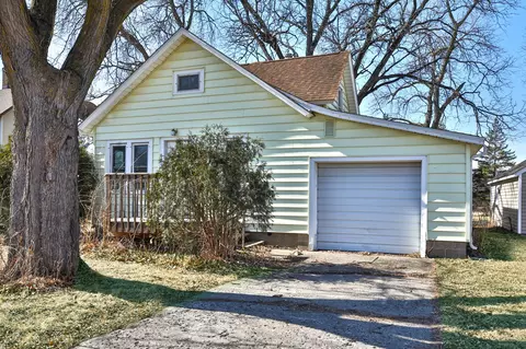 805 3rd St NE, Waseca, MN 56093