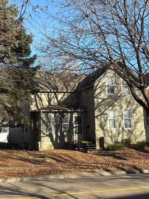 869 3rd St E, Saint Paul, MN 55106