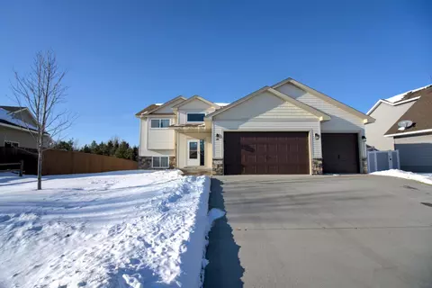31768 Newport Curv, Lindstrom, MN 55045