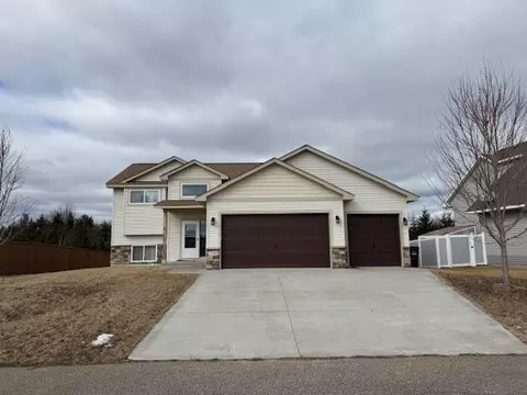 31768 Newport Curv, Lindstrom, MN 55045