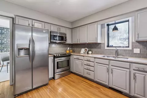 8435 137th St W, Apple Valley, MN 55124