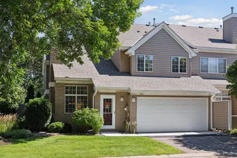 2711 Autumnwood Ln, Hopkins, MN 55305