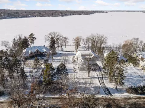 33 Park Ave # X, Mahtomedi, MN 55115