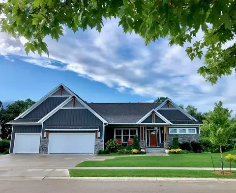 4053 Stone Point Dr NE, Rochester, MN 55906