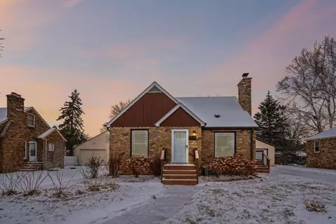 1209 Garden Ave, Roseville, MN 55113