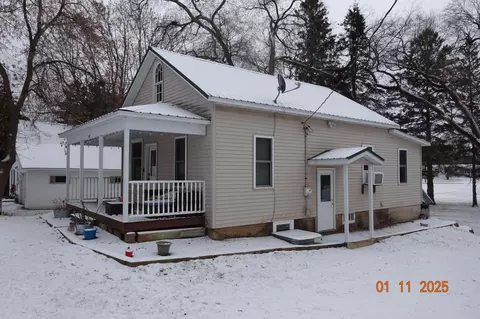 440 6th Ave, Clear Lake, WI 54005