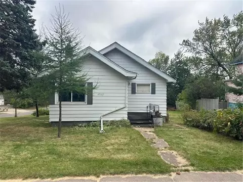 4702 W 8th St, Duluth, MN 55807